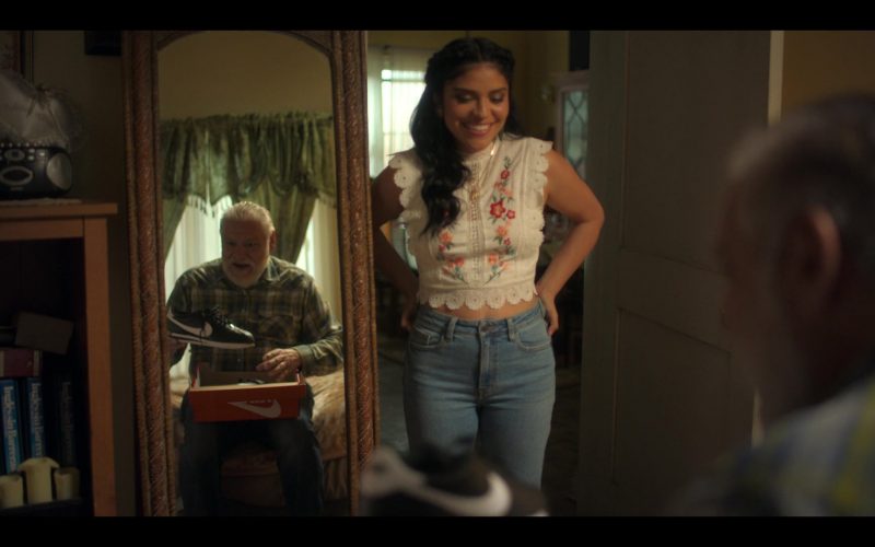 Nike Cortez Sneakers of Joaquín Cosio as Casimiro ‘Pop' Morales in Gentefied S02E06 “Sangiving” (2021) (Image 1)