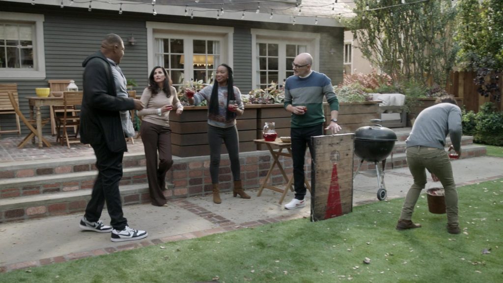 Nike Dunk Flyknit Shoes of Omar Miller as Ben in The Unicorn S02E04 “Work It” (2020) (Image 1)