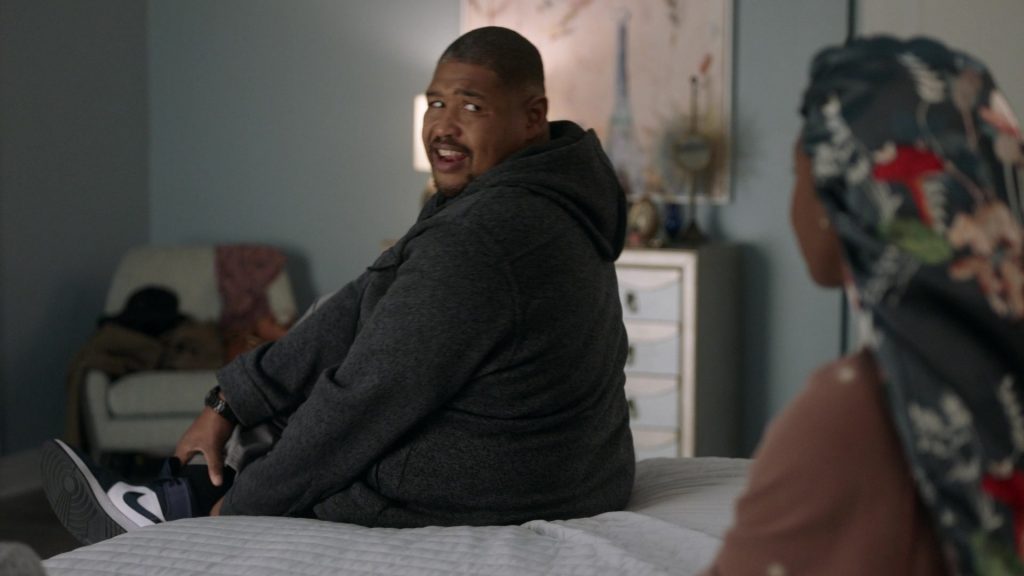 Nike Dunk Flyknit Shoes of Omar Miller as Ben in The Unicorn S02E04 “Work It” (2020) (Image 2)