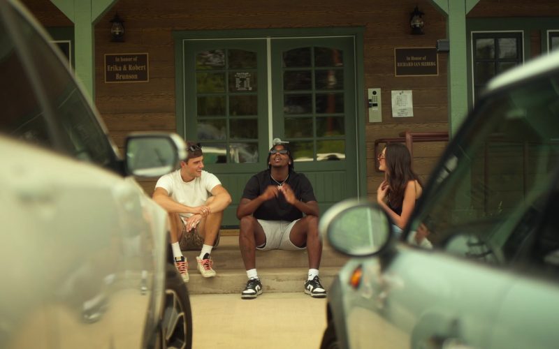 Nike Dunk Low Retro trainers in Calabasas Confidential S01E08 “Playing With Fire” (2026) (Image 1)