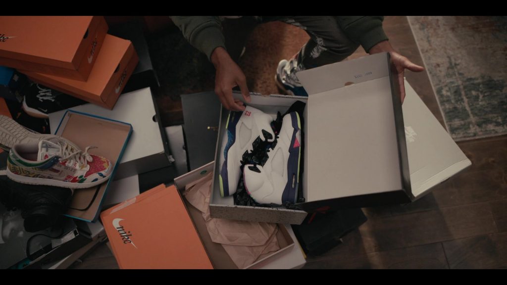 Nike Dunk Low SP and Nike Air Jordan V Sneakers in Bel-Air S01E03 “Yamacraw” (2022) (Image 1)