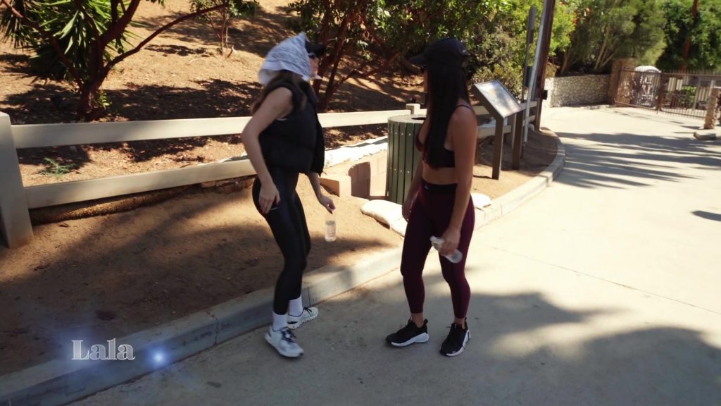 Nike Free Metcon 7 black and white workout trainers and ON Sneakers in The Valley S03E09 “‘Til Debt Do Us Part” (2026) (Image 4)