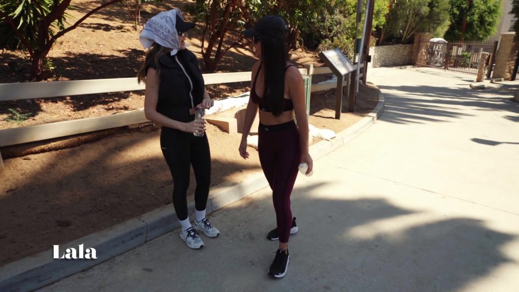 Nike Free Metcon 7 black and white workout trainers and ON Sneakers in The Valley S03E09 “‘Til Debt Do Us Part” (2026) (Image 5)