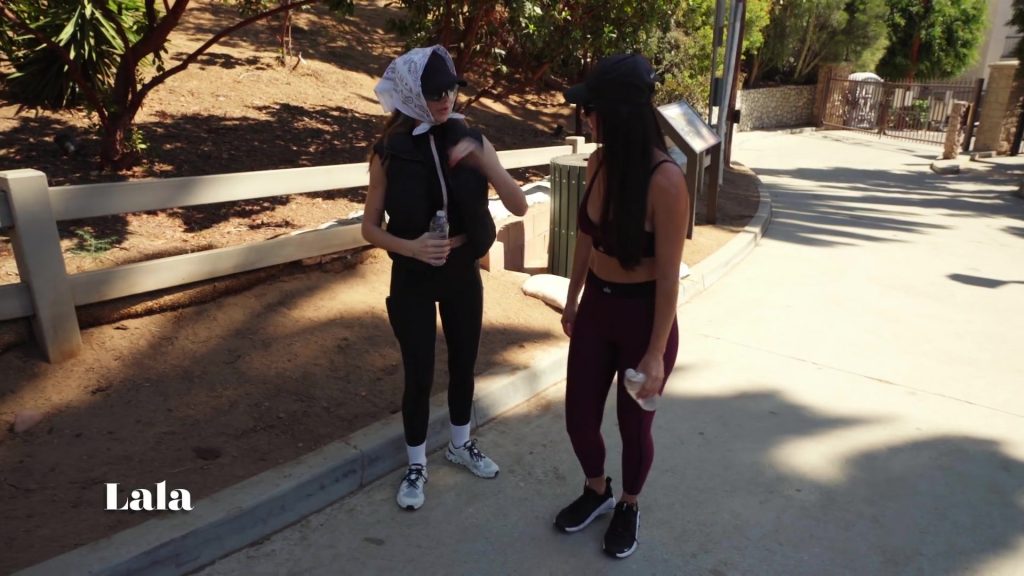 Nike Free Metcon 7 black and white workout trainers and ON Sneakers in The Valley S03E09 “‘Til Debt Do Us Part” (2026) (Image 6)