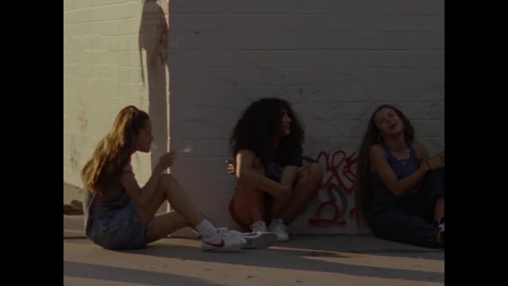 Nike Girls Sneakers in Mid90s (2018) (Image 2)