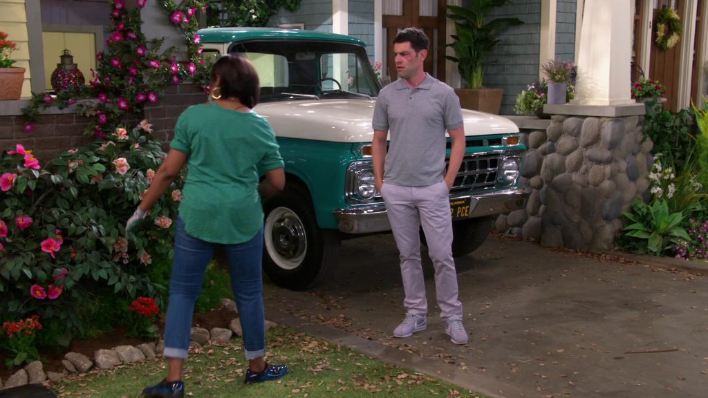 Nike Grey Sneakers Worn by Max Greenfield as Dave Johnson in The Neighborhood – Season 2, Episode 2, Welcome to the Bully (2019) (Image 3)