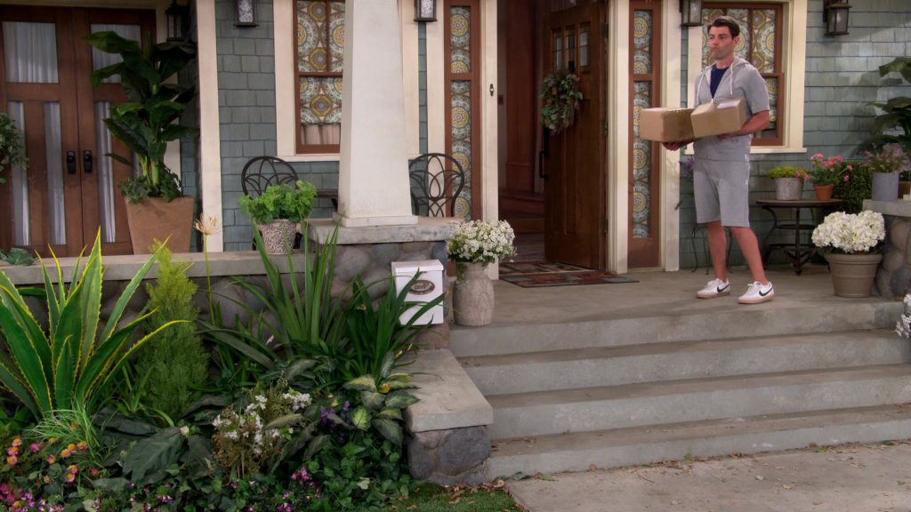 Nike Killshot 2 Leather Men's Shoe of Max Greenfield as Dave Johnson in The Neighborhood S04E04 “Welcome to the Porch Pirate” (2021) (Image 1)