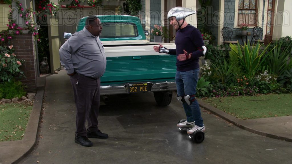 Nike Killshot 2 Leather Men's Shoes of Max Greenfield as Dave Johnson in The Neighborhood S02E21 “Welcome to the Speed Bump” (2020) (Image 2)