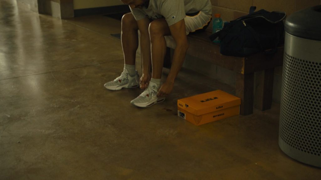 Nike LeBron Witness 6 ‘Ohio State' Sneakers in Reboot S01E07 “Baskets” (2022) (Image 1)