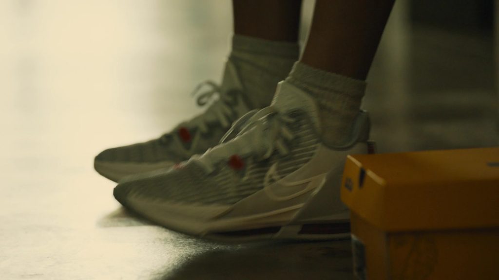 Nike LeBron Witness 6 ‘Ohio State' Sneakers in Reboot S01E07 “Baskets” (2022) (Image 2)