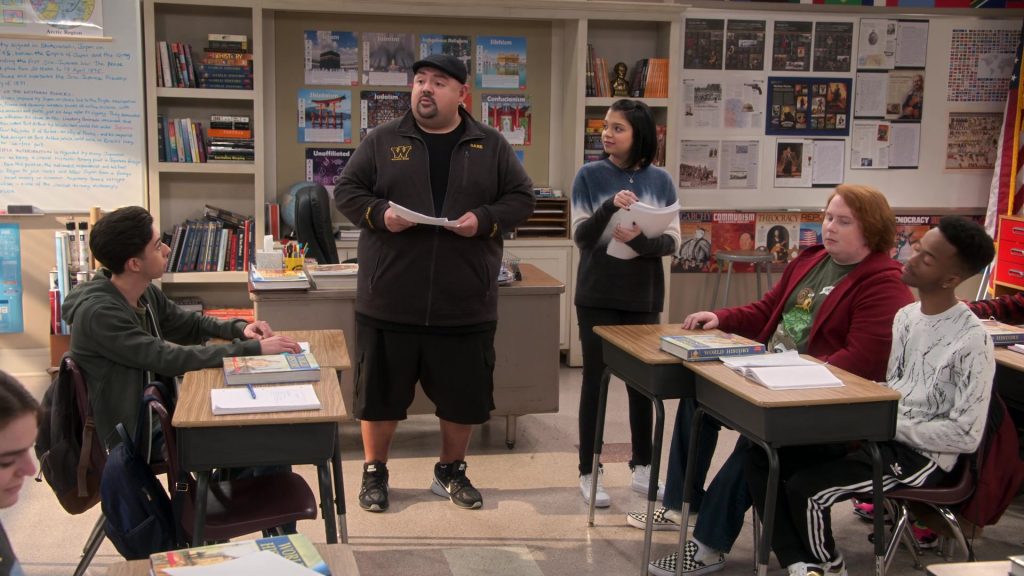 Nike Lunarglide 7 Sneakers of Gabriel Iglesias in Mr. Iglesias S03E03 “Playing Favorites” (2020) (Image 1)