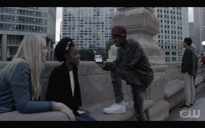 Nike Men's All White Shoes in Batwoman Season 1 Episode 2 “The Rabbit Hole” (2019) (Image 1)