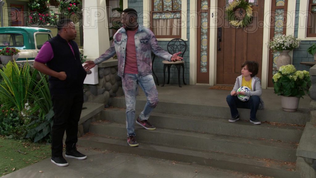 Nike Men's Low Classic Brown Shoes of Sheaun McKinney as Malcolm Butler in The Neighborhood S02E21 “Welcome to the Speed Bump” (2020) (Image 2)