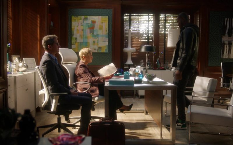 Nike Men's Shoes in Grown-ish S03E13 “NO HALO” (2021) (Image 1)