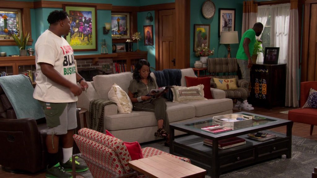 Nike Men's Shoes of Marcel Spears as Marty in The Neighborhood S04E01 “Welcome to the Family” (2021) (Image 2)