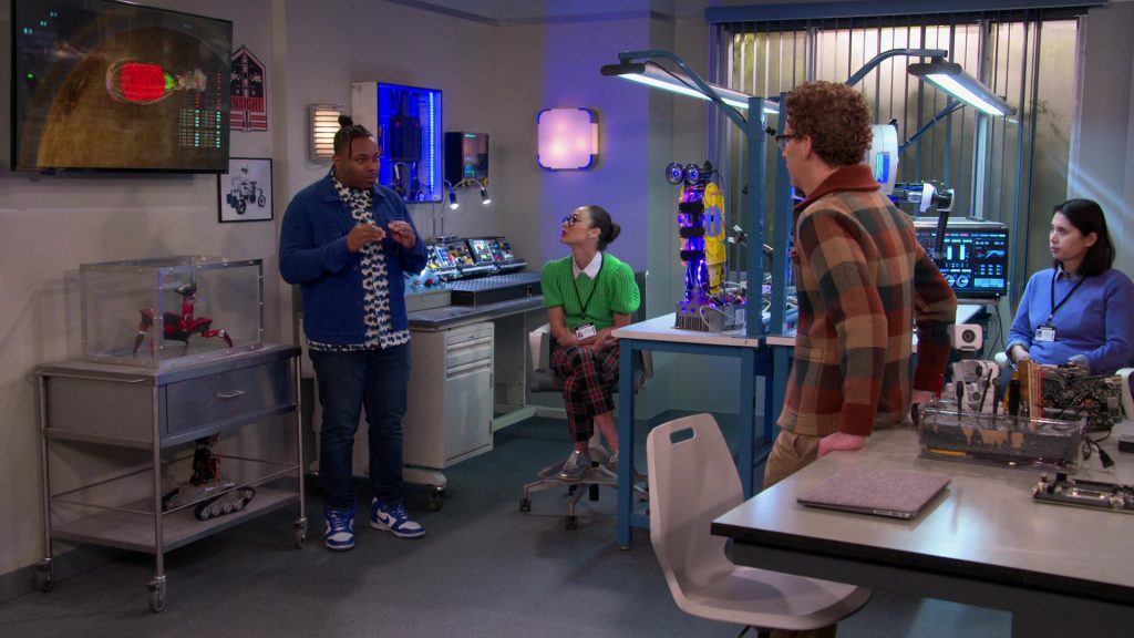 Nike Men's Shoes of Marcel Spears in The Neighborhood S05E14 “Welcome to New Beginnings” (2023) (Image 2)