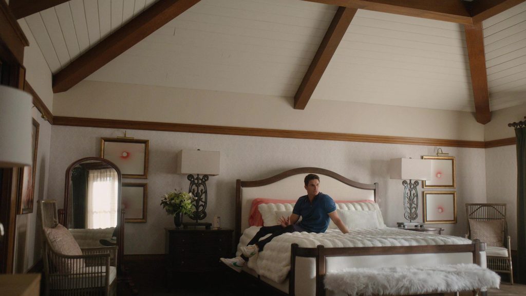 Nike Men's Shoes of Robbie Amell as Nathan Brown in Upload S03E03 “CyberDiscountDay” (2023) (Image 2)