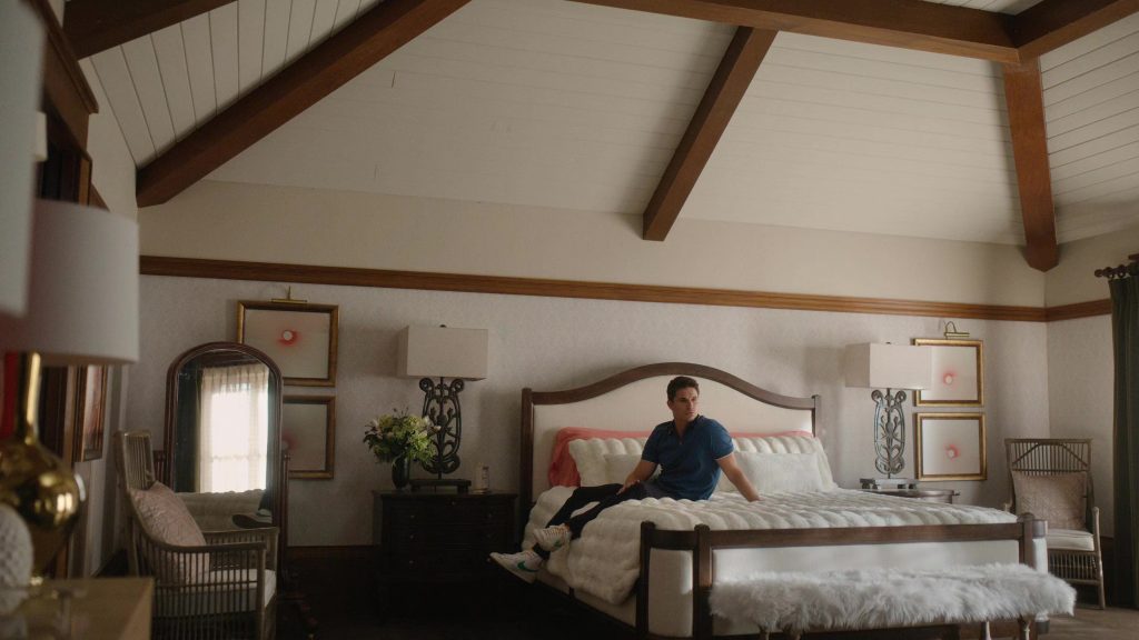 Nike Men's Shoes of Robbie Amell as Nathan Brown in Upload S03E03 “CyberDiscountDay” (2023) (Image 4)