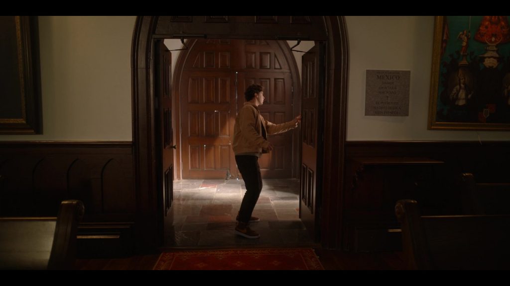 Nike Men's Sneakers Worn by Actor in National Treasure - Edge of History S01E07 “Point of No Return” (2023) (Image 1)
