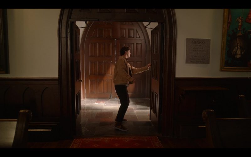 Nike Men's Sneakers Worn by Actor in National Treasure - Edge of History S01E07 “Point of No Return” (2023) (Image 1)