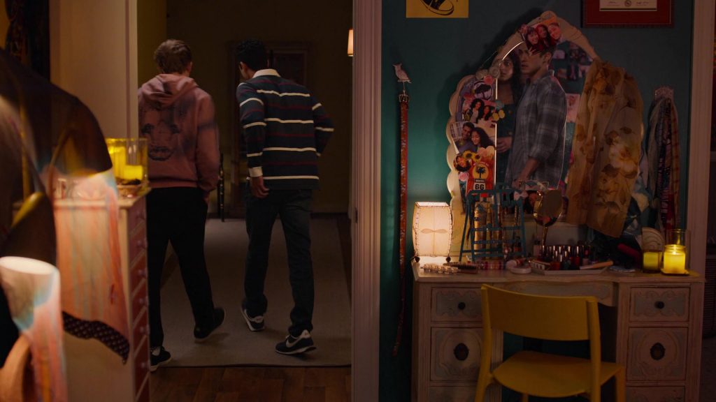 Nike Men's Sneakers Worn by Anirudh Pisharody as Des in Never Have I Ever S03E08 “…hooked up with my boyfriend” (2022) (Image 2)
