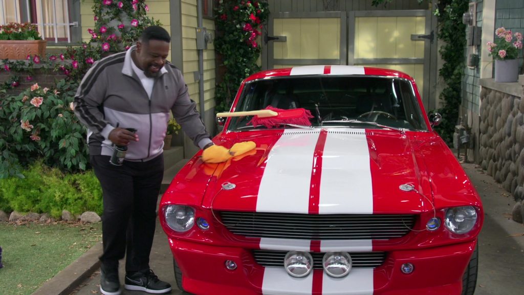 Nike Men's Sneakers Worn by Cedric the Entertainer as Calvin in The Neighborhood S03E05 “Welcome to the Road Trip” (2020) (Image 1)