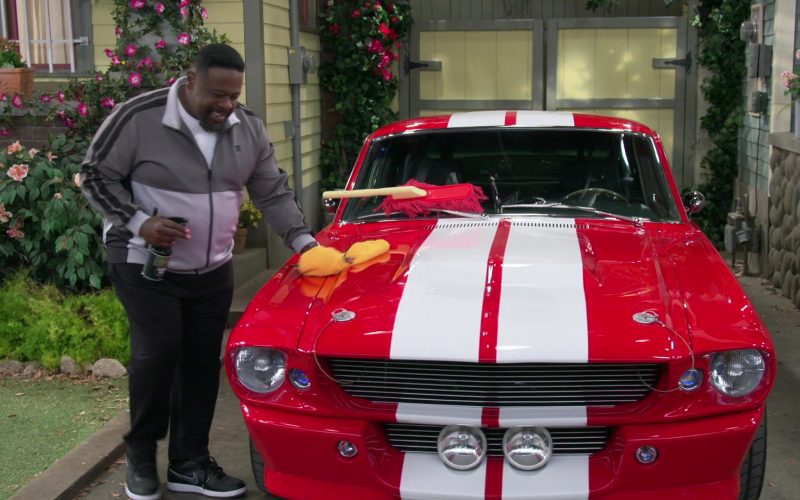 Nike Men's Sneakers Worn by Cedric the Entertainer as Calvin in The Neighborhood S03E05 “Welcome to the Road Trip” (2020) (Image 1)