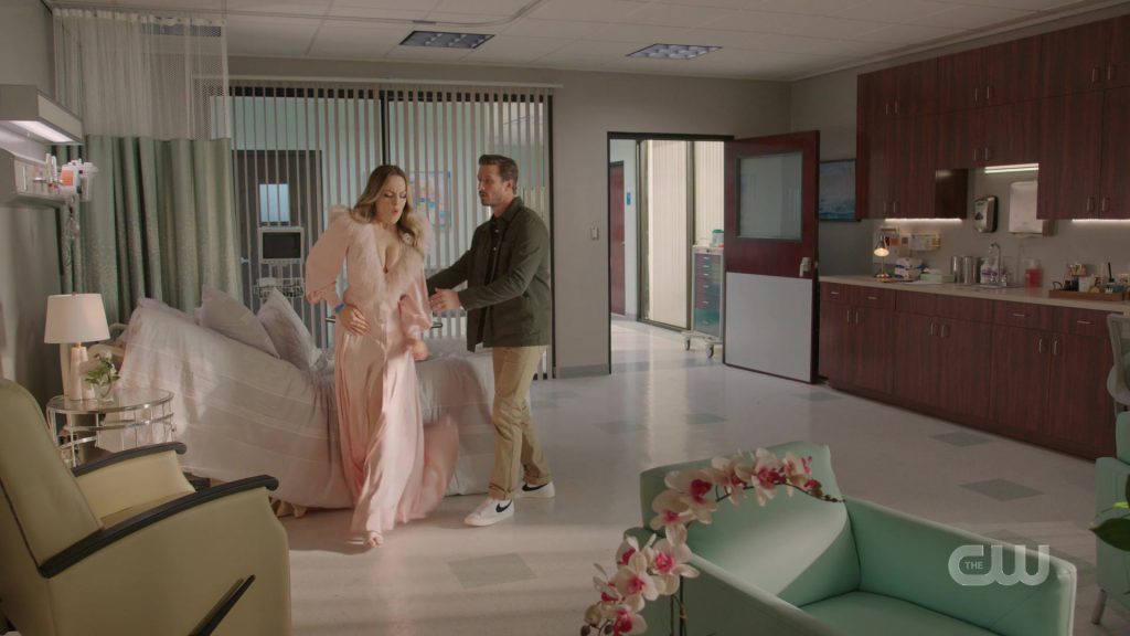 Nike Men's Sneakers in Dynasty S05E01 “Let's Start Over Again” (2021) (Image 1)