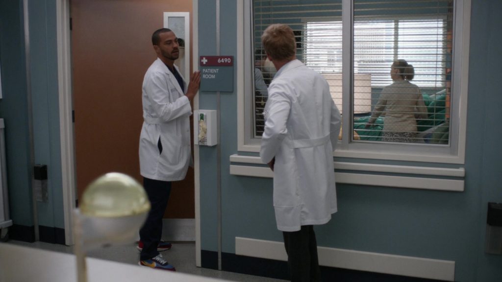 Nike Men's Sneakers in Grey's Anatomy Season 16 Episode 4 “It's Raining Men” (2019) (Image 1)