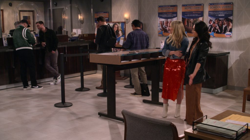 Nike Men's Sneakers in How I Met Your Father S02E17 “Out of Sync” (2023) (Image 1)