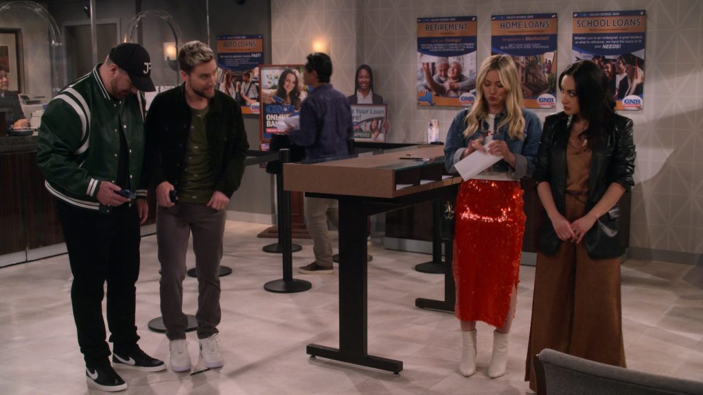 Nike Men's Sneakers in How I Met Your Father S02E17 “Out of Sync” (2023) (Image 2)