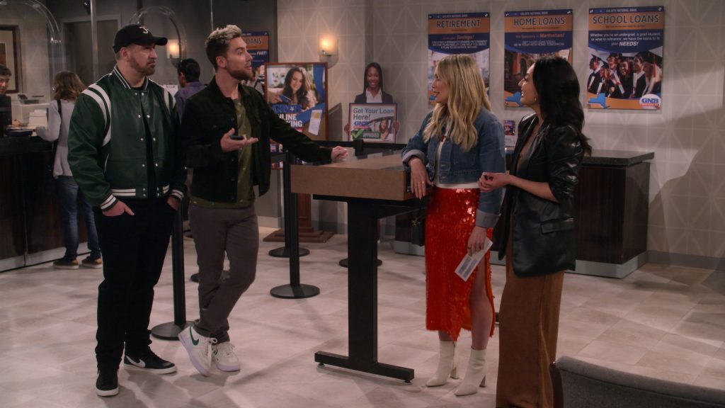 Nike Men's Sneakers in How I Met Your Father S02E17 “Out of Sync” (2023) (Image 3)