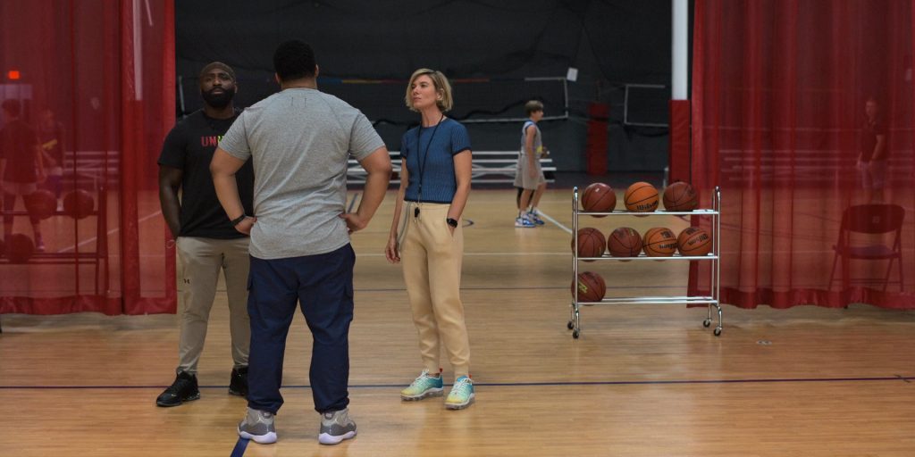 Nike Men's Sneakers in Swagger S02E01 “The World Ain't Ready” (2023) (Image 5)