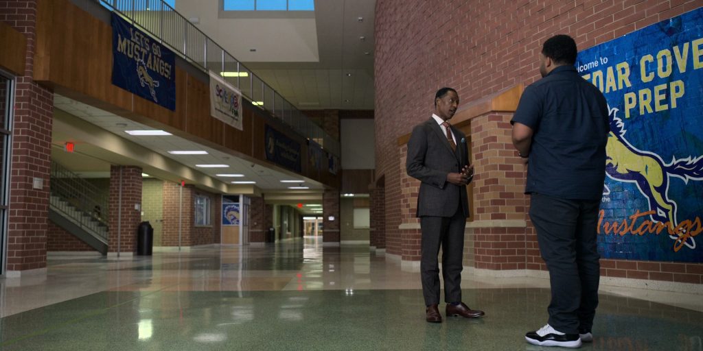 Nike Men's Sneakers in Swagger S02E01 “The World Ain't Ready” (2023) (Image 9)