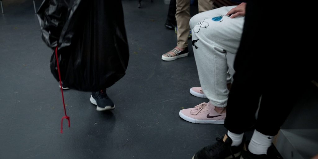 Nike Men's Sneakers in Ted Lasso S03E07 “Boxes” (2023) (Image 1)
