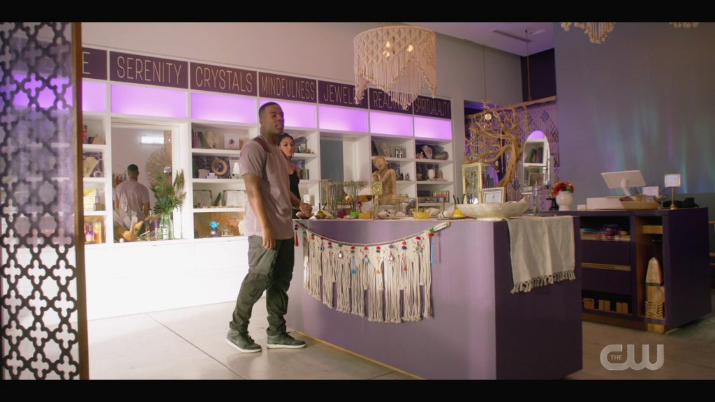 Nike Men's Sneakers of Daniel Ezra as Spencer James in All American S03E07 “Roll the Dice” (2021) (Image 1)