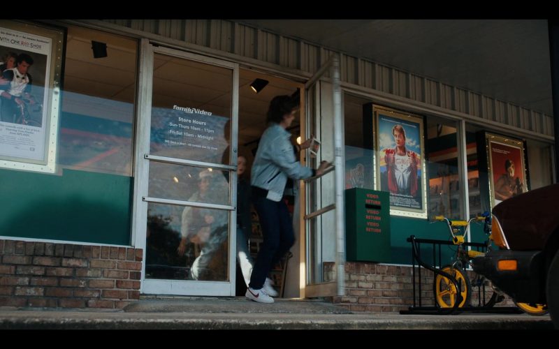 Nike Men's Sneakers of Joe Keery as Steve Harrington in Stranger Things S04E02 “Chapter Two - Vecna's Curse” (2022) (Image 1)