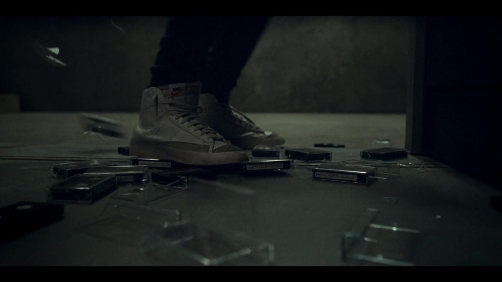 Nike Men's Sneakers of Mamoudou Athie as Dan Turner in Archive 81 S01E06 “The Circle” (2022) (Image 1)