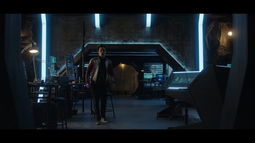 Nike Men's Sneakers of Ryan Potter as Gar Logan in Titans S03E03 “Hank & Dove” (2021) (Image 3)