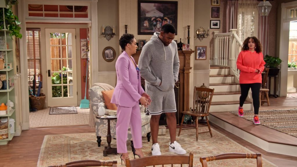 Nike Men's White Sneakers Worn by Anthony Alabi as Moz McKellan in Family Reunion S03E03 “Remember When Cocoa Was a Housewife” (2021) (Image 1)