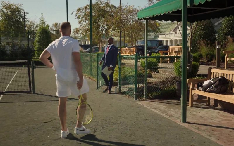 Nike Men's White Sneakers in Our Kind of People S01E08 “Sistervention” (2021) (Image 1)