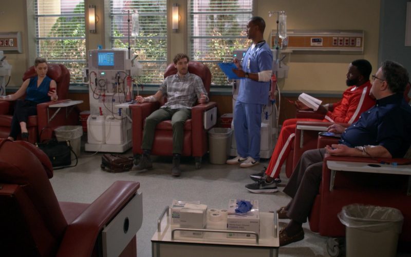 Nike Men's White Sneakers of Darryl Stephens as Gideon in B Positive S01E05 “High Risk Factor” (2020) (Image 1)