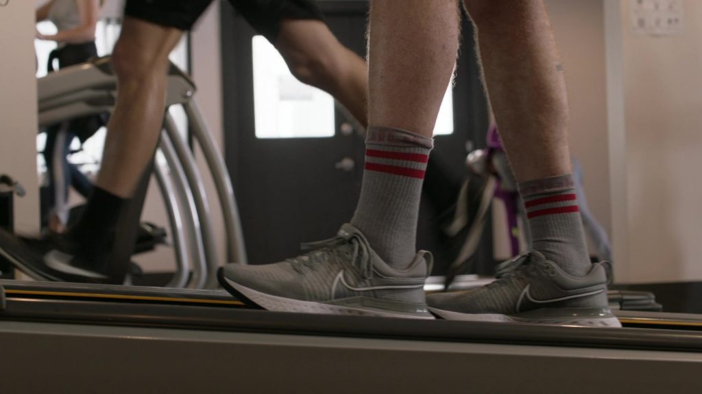 Nike React Infinity Run 2 Grey Sneakers of Cameron Monaghan as Ian Gallagher in Shameless S11E11 “The Fickle Lady is Calling it Quits” (2021) (Image 2)