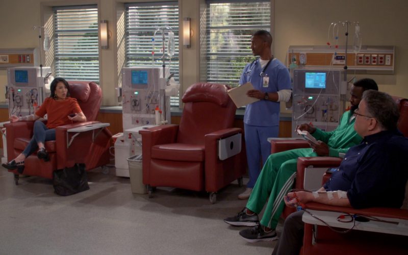 Nike React Infinity Run Flyknit Sneakers of Terrence Terrell as Eli in B Positive S01E17 “Transplanticipation” (2021) (Image 1)