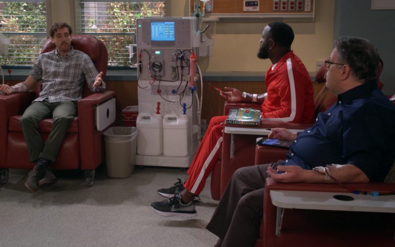 Nike Renew Run SE Shoes of Terrence Terrell as Eli Russell in B Positive S01E05 “High Risk Factor” (2020) (Image 1)