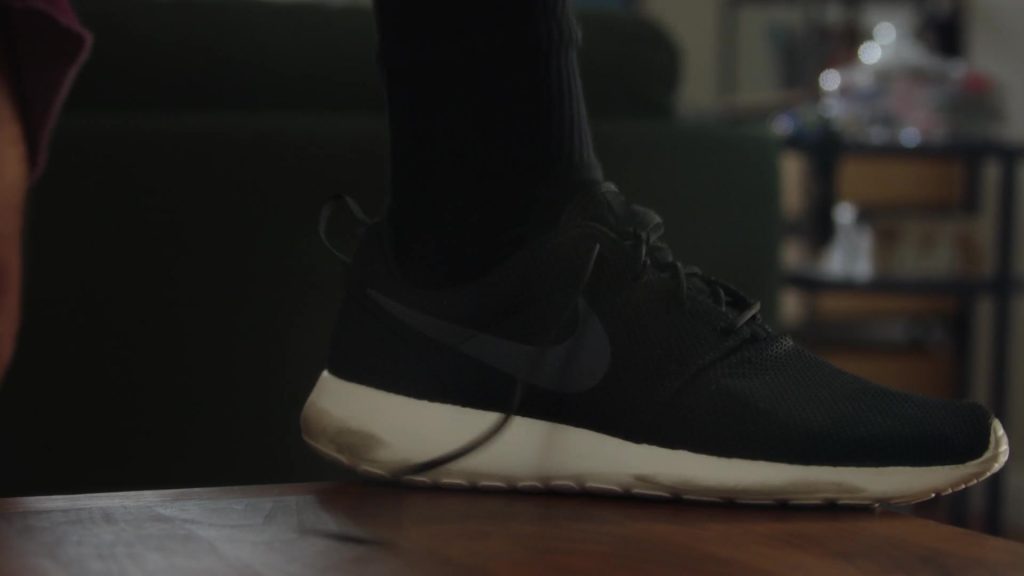 Nike Rosche One Men's Black Sneakers in 9-1-1 S05E05 “Peer Pressure” (2021) (Image 1)