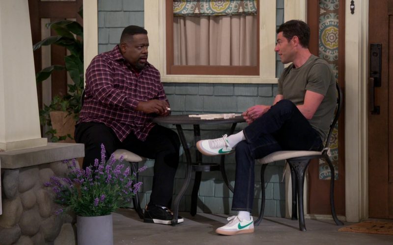 Nike SB Heritage Vulc Sneakers of Max Greenfield as Dave in The Neighborhood S03E16 “Welcome to the Test Run” (2021) (Image 1)