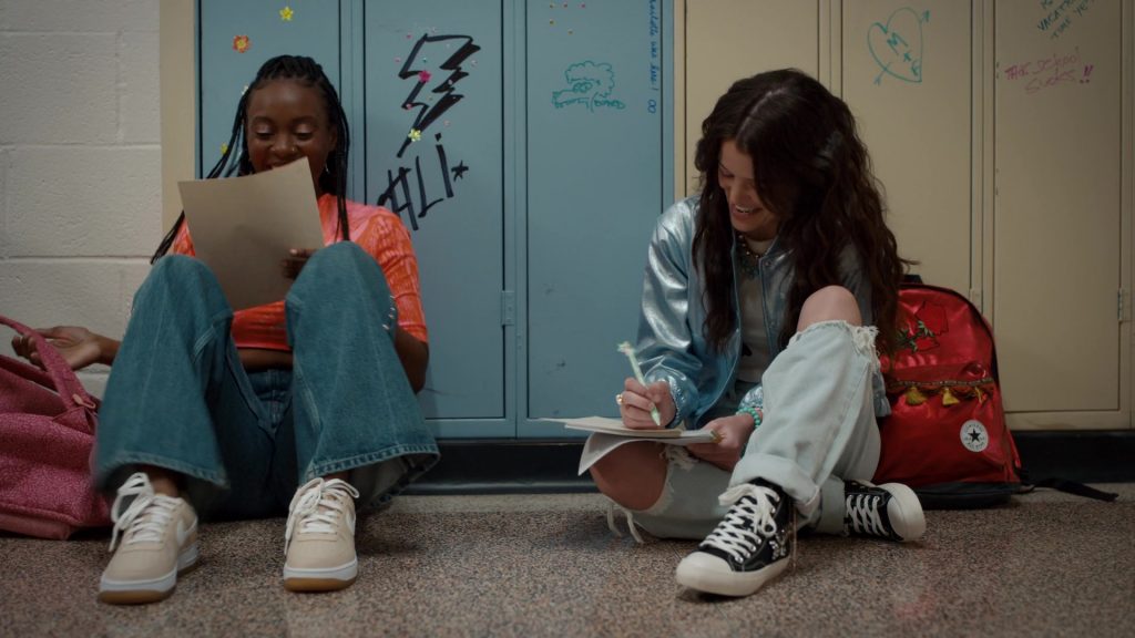 Nike Shoes, Converse Backpack in Ginny and Georgia S03E02 “Beep Beep Freaking Beep” (2025) (Image 1)