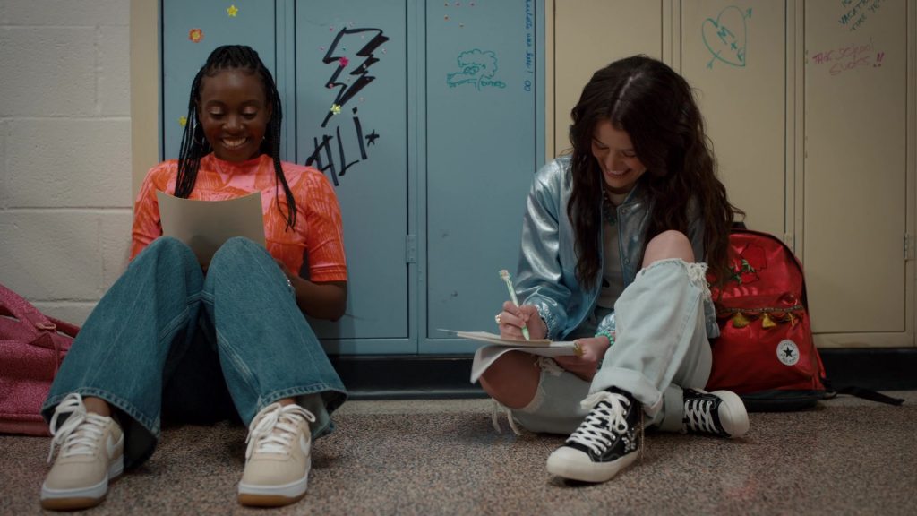 Nike Shoes, Converse Backpack in Ginny and Georgia S03E02 “Beep Beep Freaking Beep” (2025) (Image 2)