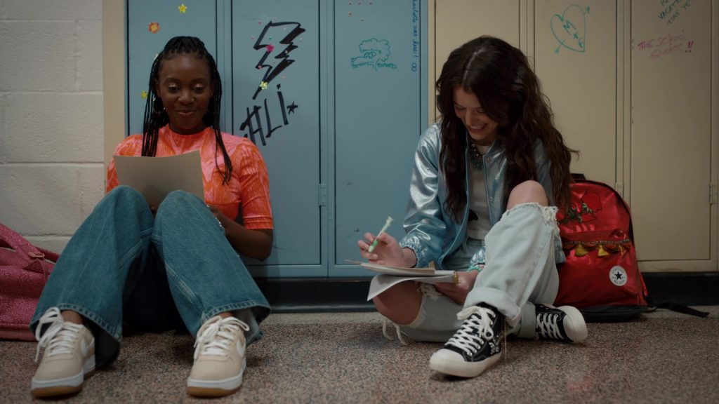 Nike Shoes, Converse Backpack in Ginny and Georgia S03E02 “Beep Beep Freaking Beep” (2025) (Image 3)